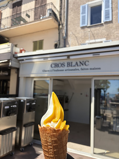 La boutique Cros Blanc et un cône artisanal